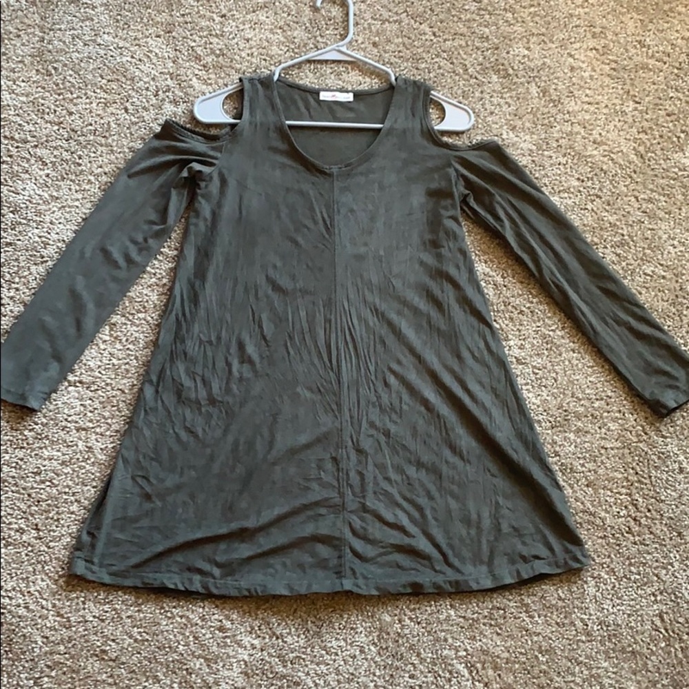 Green shoulder less dress